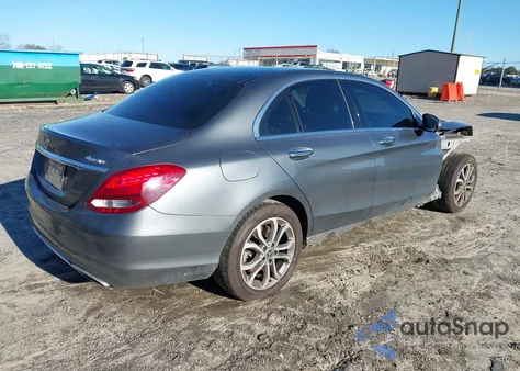 2018 Mercedes-Benz C 300 4Matic z USA, uszkodzony, nr VIN 55SWF4KB0JU235868